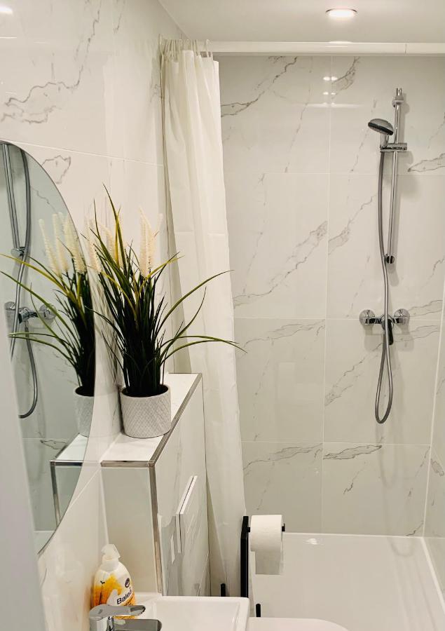 Gaestehaus Zur Uni Klinik Exklusives Apartment Mit Kueche Und Badezimmer Hombourg Extérieur photo